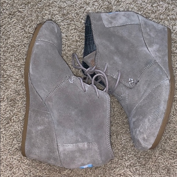 TOMS Beige Wedge Heels Size 6 - Picture 3 of 5